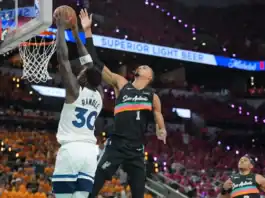 Victor Wimpanyama établit un record de franchise avec 12 arrêts et un triple-double dans la défaite des Spurs ويمبانياما يحطم رقماً قياسياً بـ12 تصدياً ويُسجل ثلاثية مزدوجة