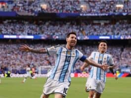 ميسي يقود الأرجنتين لافتتاح قوي أمام الجزائر في كأس العالم ميسي يقود الأرجنتين بثلاثية أمام الجزائر