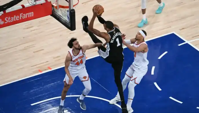 AFP__20260609__B6FB4TU__v1__MidRes__BasketNbaFinalsGame3_101014 ويمبانياما يقود سبيرز للفوز على نيكس في نهائي NBA