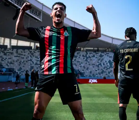 الجيش الملكي ينتزع صدارة البطولة بعد فوزه في الكلاسيكو الجيش الملكي يتصدر البطولة بعد الكلاسيكو