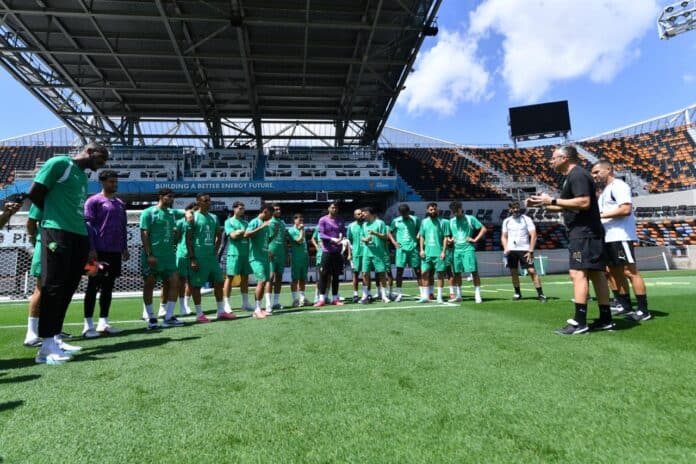 المنتخب المغربي يبدأ تحضيراته في هيوستن قبل مواجهة كندا