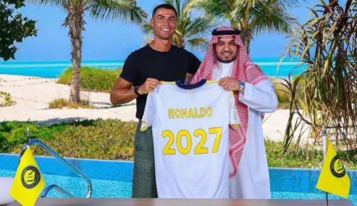 رونالدو يمدد عقده مع النصر حتى 2027 ويصبح شريكًا في النادي