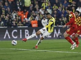 الهلال يجهز عرضًا كبيرًا للتعاقد مع النصيري ويصر على حسم الصفقة الهلال يجهز عرضًا كبيرًا للتعاقد مع يوسف النصيري