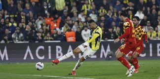 الهلال يجهز عرضًا كبيرًا للتعاقد مع النصيري ويصر على حسم الصفقة الهلال يجهز عرضًا كبيرًا للتعاقد مع يوسف النصيري