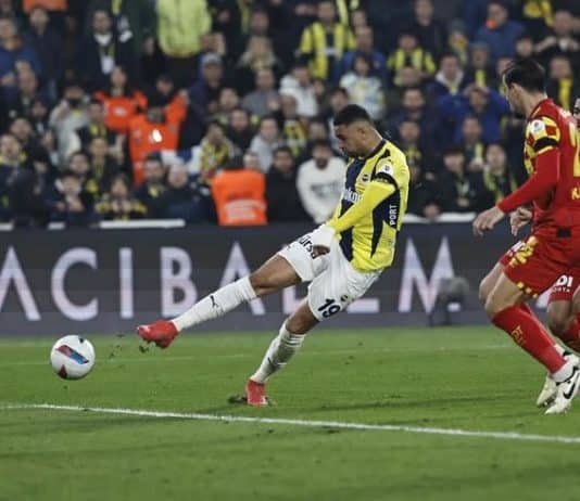 الهلال يجهز عرضًا كبيرًا للتعاقد مع النصيري ويصر على حسم الصفقة الهلال يجهز عرضًا كبيرًا للتعاقد مع يوسف النصيري