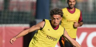 نائل العيناوي يفتتح أهدافه مع روما الإيطالي بتألق ودي نائل العيناوي يسجل أول أهدافه مع روما في ودية ساحقة