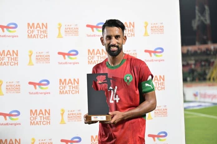 ربيع حريمات يتوج بجائزة أفضل لاعب في مباراة المغرب ضد أنغولا في كأس 