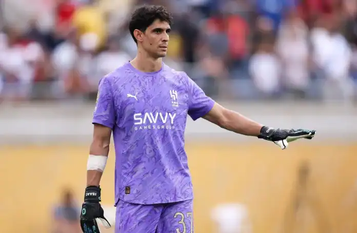 الهلال السعودي يستعد لغياب ياسين بونو بتوقيع مع عبد الله المعيوف