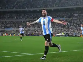 ميسي يودّع الجماهير الأرجنتينية بكلمات مؤثرة بعد فوز ساحق على فنزويلا ميسي يودّع الأرجنتين بدموع: "من الأفضل عدم الخروج إذا لم أكن بخير"