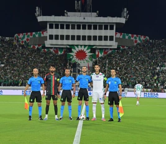 عقوبات تحكيمية بعد جدل مباراة الرجاء والجيش الملكي عقوبات ضد حكام مباراة الرجاء والجيش الملكي بعد احتجاجات قوية