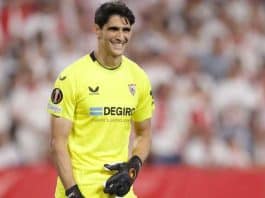 بونو يستهل موسمه مع الهلال بجائزة جماهيرية لأفضل تصدٍ ياسين بونو يبدأ موسمه مع الهلال بجائزة أفضل تصدٍ في الدوري السعودي