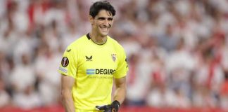 بونو يستهل موسمه مع الهلال بجائزة جماهيرية لأفضل تصدٍ ياسين بونو يبدأ موسمه مع الهلال بجائزة أفضل تصدٍ في الدوري السعودي