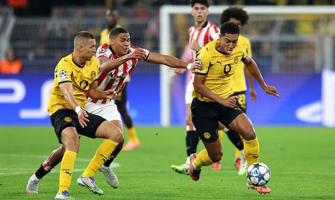 Borussia Dortmund v Athletic Club - UEFA Champions League 2025/26 League Phase MD2 بوروسيا دورتموند يسحق أتلتيك 4-1 في دوري أبطال أوروبا