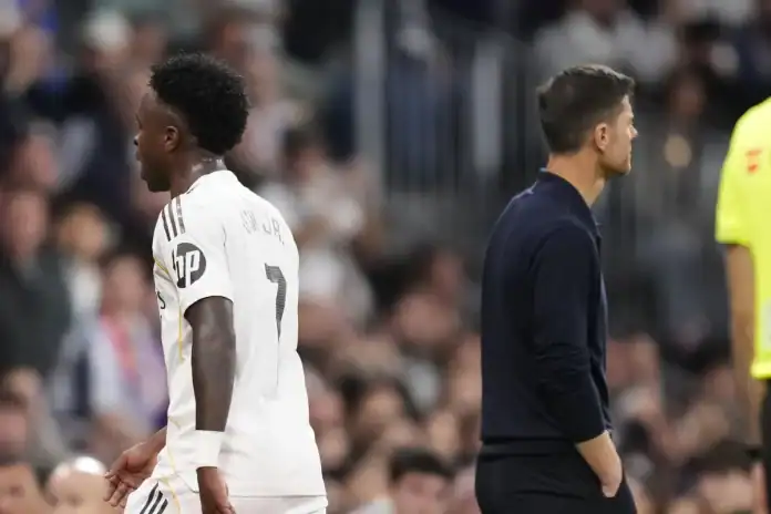 Vini-Jr-Xabi-Alonso-Real-Madrid ريال مدريد يرفض بيع فينيسيوس رغم غضبه في الكلاسيكو