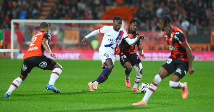 lorient-psg-ligue1 نتائج الدوري الفرنسي J10: PSG يتعادل ولانس يخسر الصدارة