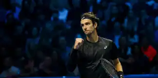 موزيتي يحقق انتصاره الأول في نهائيات ATP بعودة مذهلة أمام دي مينور موزيتي يعود بقوة ويهزم دي مينور في نهائيات ATP (48 حرفاً)