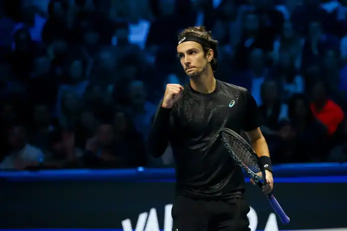 موزيتي يعود بقوة ويهزم دي مينور في نهائيات ATP (48 حرفاً)