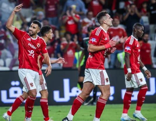 الأهلي يتوج بالسوبر المصري للمرة الخامسة على التوالي: فوز 2-0 على الزمالك في أبوظبي الأهلي 2-0 الزمالك في السوبر المصري: بن شرقي وعطية، خامس لقب متتالي