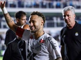 نيمار يذهل بثلاثية مذهلة اولاها منذ عامين.. عودة اسطورية للبرازيلي في الدوري البرازيلي نيمار يذهل بثلاثية اولاها منذ عامين في الدوري البرازيلي
