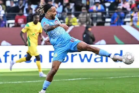 الكونغو الديمقراطية تبدأ مشوارها في كأس أمم إفريقيا بانتصار ثمين أمام بنين الكونغو تفوز 1-0 على بنين في الكان!