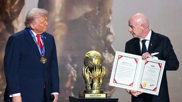 فيفا تكرم ترامب بجائزة السلام الأولى