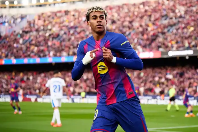 لامين يامال أفضل لاعب نوفمبر بالليغا