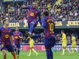 برشلونة يختتم 2025 بصدارة الليغا بعد فوز سابع متتالٍ على فياريال برشلونة يختتم 2025 بصدارة الليغا بعد فوز سابع متتالٍ على فياريال واصل نادي برشلونة مسيرته الرائعة في الدوري الإسباني، محققاً انتصاره السابع على التوالي بتغلبه خارج ملعبه على فياريال بنتيجة 2-0، في الجولة الـ17 التي أقيمت مساء 21 ديسمبر على أرضية ملعب لا سيراميكا. أظهر رجال هانسي فليك سيطرة واضحة على مجريات اللقاء، نجحوا خلالها في ترجمة الفرص إلى هدفين نظيفين، ليؤكدوا جاهزيتهم ويحافظوا على زخمهم الهجومي المميز. افتتح البرازيلي رافينيا التسجيل مبكراً من ركلة جزاء في الدقيقة 12، قبل أن يضيف النجم الصاعد لامين يامال الهدف الثاني في الشوط الثاني، ليحسم الفريق الكتالوني النقاط الثلاث بأداء متماسك ومنظم. بهذا الفوز، أنهى برشلونة عام 2025 متصدراً ترتيب الليغا برصيد 46 نقطة، متفوقاً بفارق أربع نقاط على غريمه ريال مدريد، فيما يحتل أتلتيكو مدريد المركز الثالث بـ37 نقطة. شهد العام الكروي للفريق الكتالوني أداءً هجومياً استثنائياً، حيث بلغ إجمالي أهدافه 169 هدفاً في 60 مباراة رسمية، مع تحقيق 46 انتصاراً، مما يعكس القوة الجماعية والفعالية أمام المرمى تحت قيادة فليك. من جانبه، حقق ريال مدريد فوزاً في الجولة ذاتها على إشبيلية بنتيجة 2-0، بفضل هدف من كيليان مبابي الذي عادل الرقم القياسي لكريستيانو رونالدو في عدد الأهداف خلال عام واحد مع النادي الملكي، وهو إنجاز يعود إلى 12 عاماً مضت. يُعد هذا الختام القوي لبرشلونة دفعة معنوية كبيرة قبل استئناف المنافسات في العام الجديد، وسط ترقب لاستمرار الصراع الثلاثي على اللقب مع ريال مدريد وأتلتيكو.