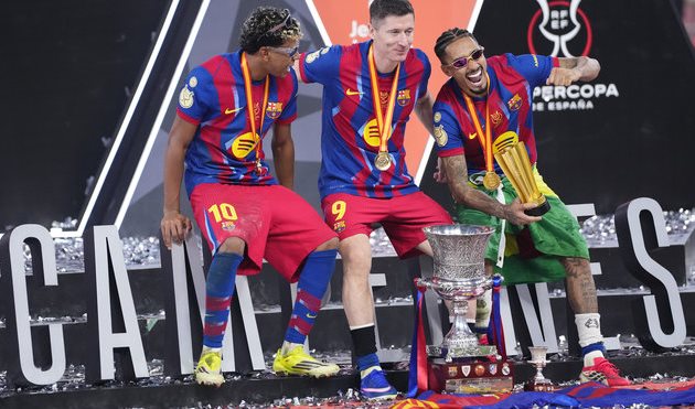 571250 برشلونة يفوز على ريال مدريد 3-2 ويتوج بالسوبر الإسباني