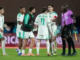 الاتحاد الجزائري يتقدم بشكوى رسمية لدى “الكاف” و”فيفا” بسبب تحكيم مباراة نيجيريا الجزائر تشكو تحكيم مباراة نيجيريا لدى الكاف وفيفا