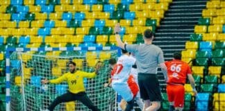 كأس أمم إفريقيا لكرة اليد: المنتخب المغربي يتعادل مع السنغال في قمة مثيرة المغرب يتعادل مع السنغال 29-29 في كأس أمم إفريقيا لكرة اليد