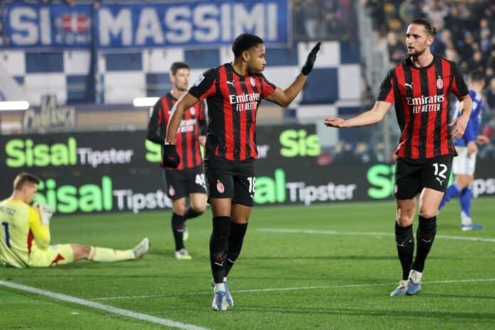 Italy Serie A Soccer رابيو ينقذ ميلان بثنائية مذهلة أمام كومو