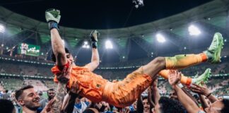 بونو يتألق في ركلات الترجيح ويقود الهلال إلى نهائي كأس خادم الحرمين بونو يتألق في الترجيح ويُقود الهلال لنهائي كأس الملك