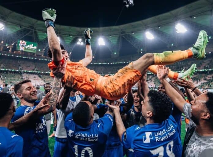 HDuneMUaoAA_DZP بونو يتألق في الترجيح ويُقود الهلال لنهائي كأس الملك