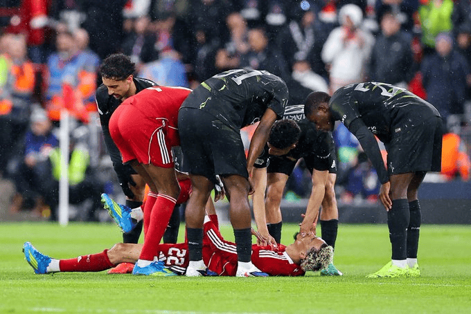 HF5X8x7X0AAlIZw تقارير: إيكيتيكي مهدد بالغياب عن كأس العالم