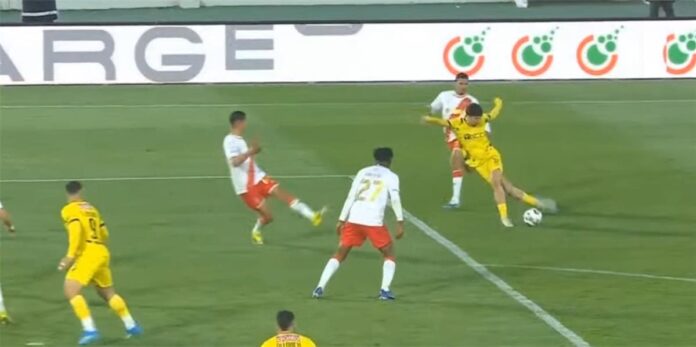 large هدف عالمي يقود المغرب الفاسي لهزم الوداد وانتزاع الصدارة