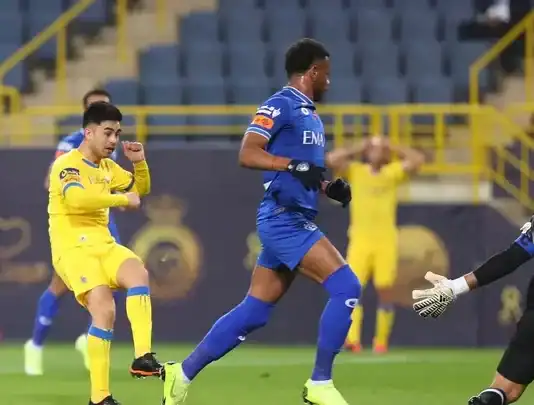 النصر يهدر فوزًا ثمينًا أمام الهلال بهدف قاتل في الوقت بدل الضائع النصر يهدر الفوز أمام الهلال في الوقت القاتل