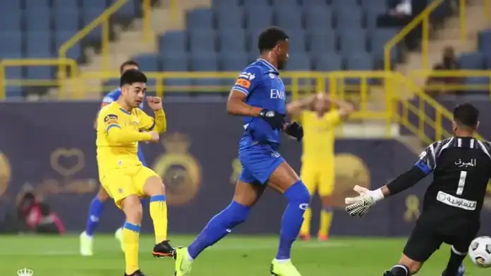 النصر يهدر الفوز أمام الهلال في الوقت القاتل