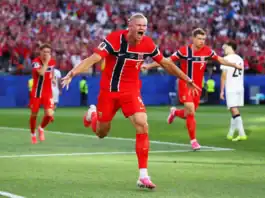 هالاند يرفض وصف نفسه بالأفضل ويختار كين ومبابي هالاند يختار كين ومبابي كأفضل مهاجمين