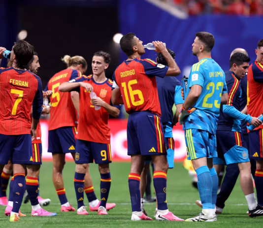يويفا يحسم موقفه من فترات شرب المياه بعد جدل كأس العالم يويفا يرفض التوقف الإلزامي لشرب المياه
