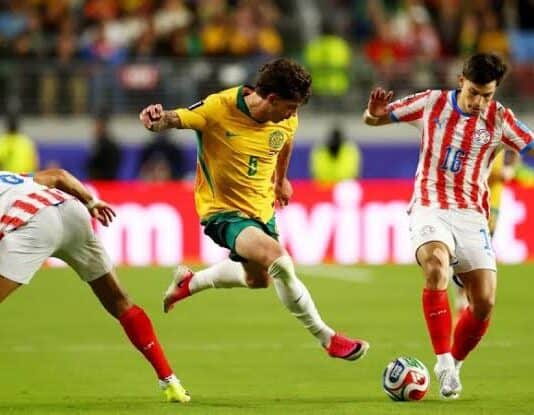 الولايات المتحدة وأستراليا إلى دور الـ32 من كأس العالم الولايات المتحدة وأستراليا تتأهلان من المجموعة الرابعة