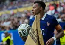 مبابي أول لاعب يتوج بالحذاء الذهبي مرتين في تاريخ المونديال مبابي أول لاعب يفوز بالحذاء الذهبي مرتين