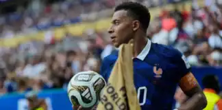مبابي أول لاعب يتوج بالحذاء الذهبي مرتين في تاريخ المونديال مبابي أول لاعب يفوز بالحذاء الذهبي مرتين