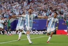 الأرجنتين تنجو من فخ مصر بريمونتادا مثيرة وتبلغ ربع نهائي المونديال الأرجنتين تقلب تأخرها أمام مصر وتتأهل