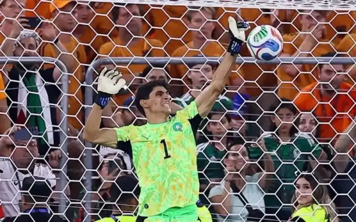 بونو رابع أفضل حارس وصيباري ضمن أفضل 20 لاعبا