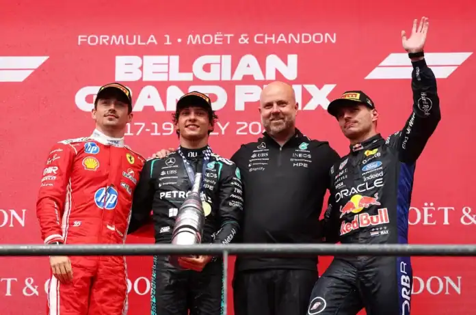 xpodium-gran-pri-belgiiyi-2026-antonelli-ferstappen-lekler_.jpg.pagespeed.ic.4V8HcTBFss أنطونيلي يفوز بجائزة بلجيكا الكبرى للفورمولا 1