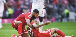 جمال موسيالا يطمئن جماهير بايرن بعد تعرضه لحالتي إغماء موسيالا يطمئن جماهير بايرن بعد حالتي إغماء