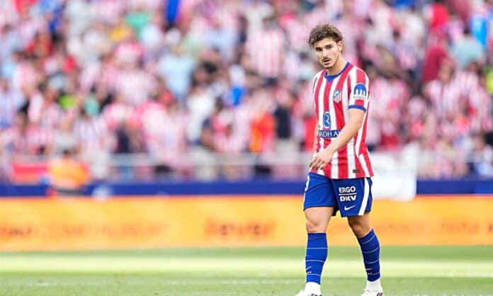 برشلونة يرد على أتلتيكو في قضية جوليان ألفاريز
