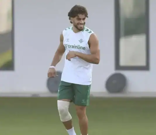عبد الصمد الزلزولي يعود إلى تدريبات ريال بيتيس قبل انطلاق الليغا الزلزولي يعود إلى تدريبات بيتيس قبل انطلاق الليغا
