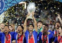 أشرف حكيمي يرفع كأس السوبر الأوروبي مع باريس سان جيرمان بعد الفوز على أستون فيلا حكيمي يرفع كأس السوبر الأوروبي مع باريس سان جيرمان