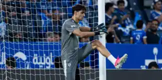 إصابة مفاجئة لياسين بونو قبل مواجهة الهلال ونيوم إصابة مفاجئة لياسين بونو قبل مباراة الهلال ونيوم